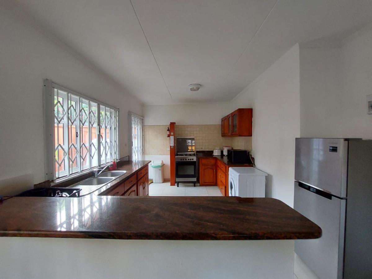 Beau Vallon Villa Self Catering With Pool ภายนอก รูปภาพ
